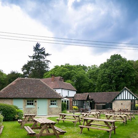 The Cowdray Arms Worth (West Sussex) Exterior foto