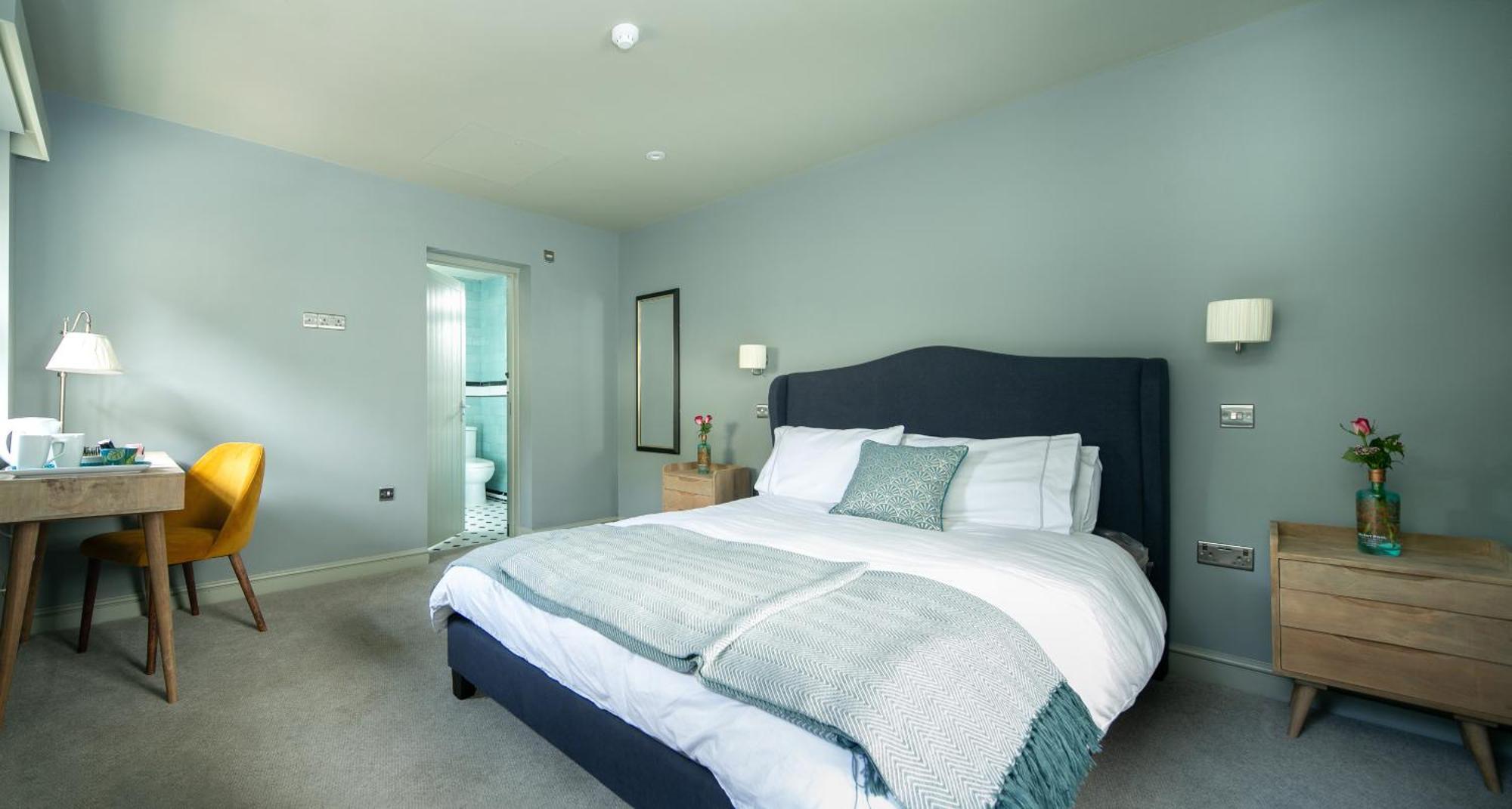The Cowdray Arms Worth (West Sussex) Quarto foto