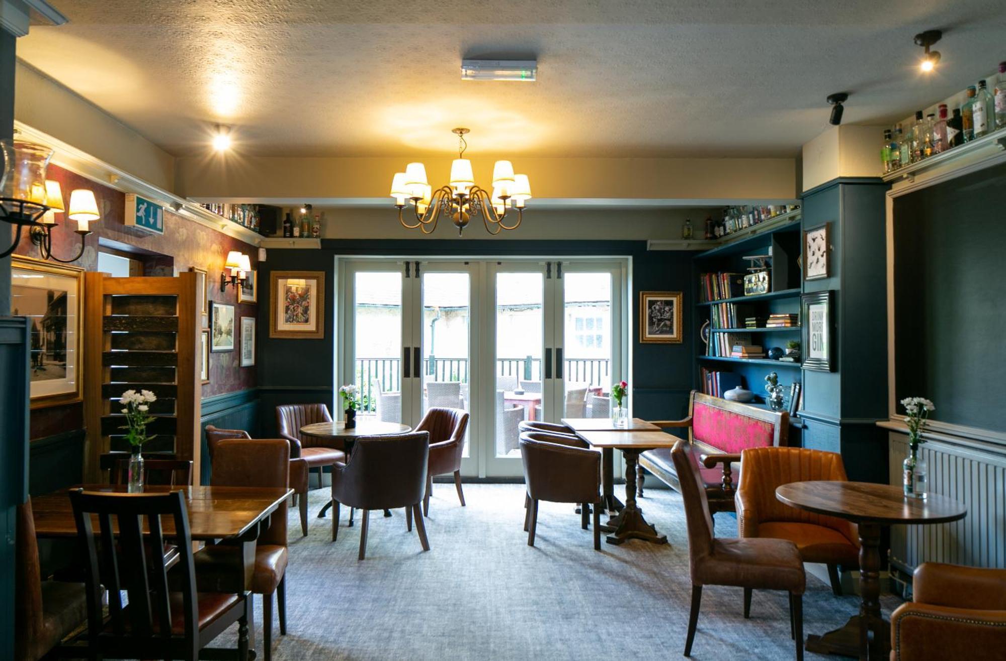 The Cowdray Arms Worth (West Sussex) Exterior foto