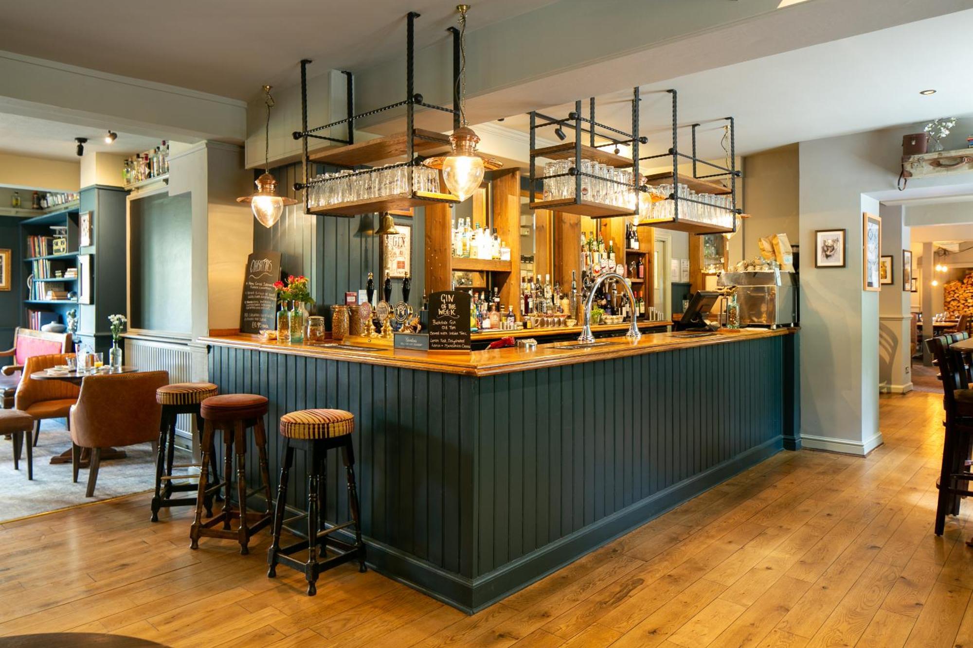 The Cowdray Arms Worth (West Sussex) Exterior foto