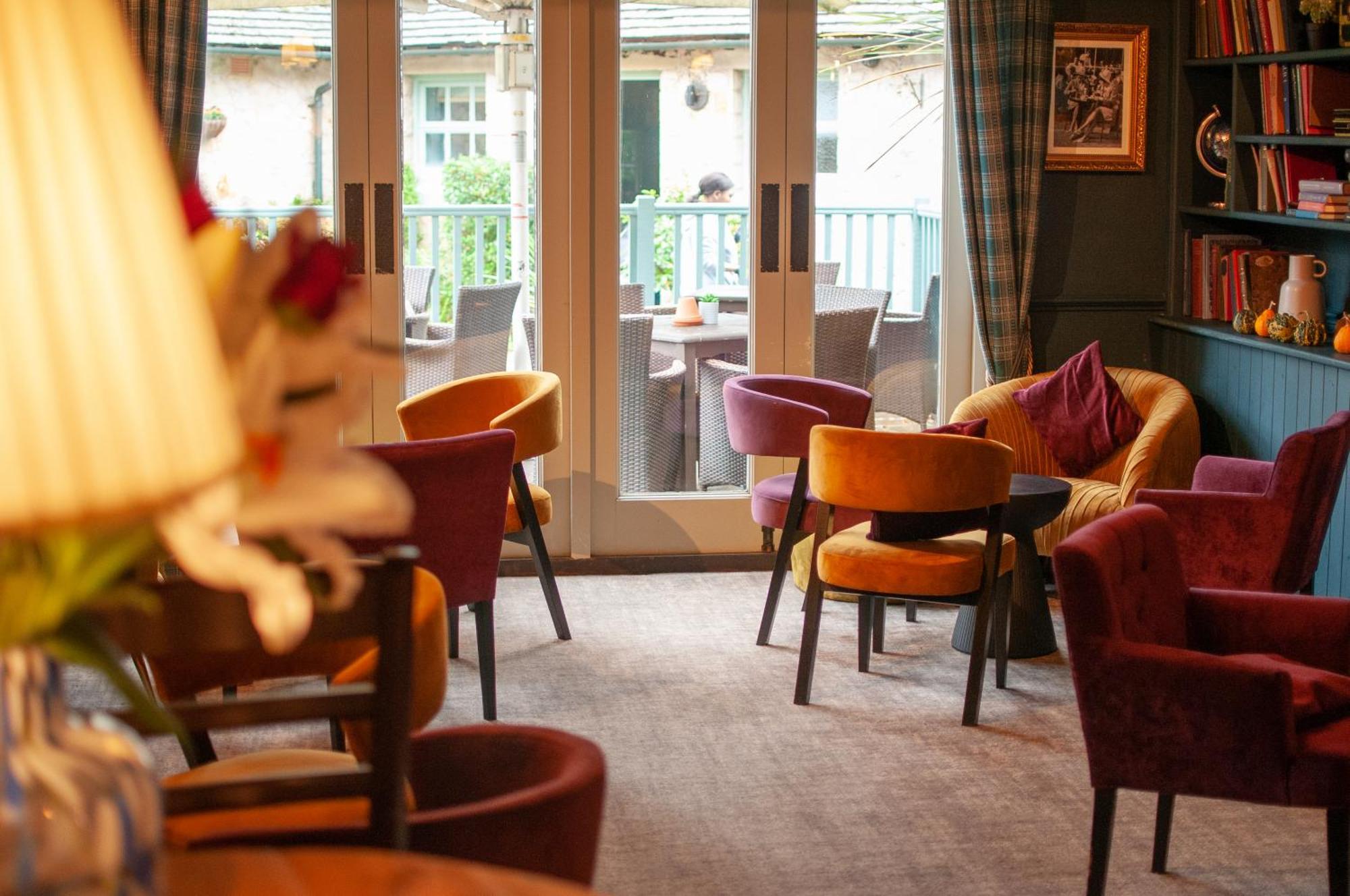 The Cowdray Arms Worth (West Sussex) Exterior foto