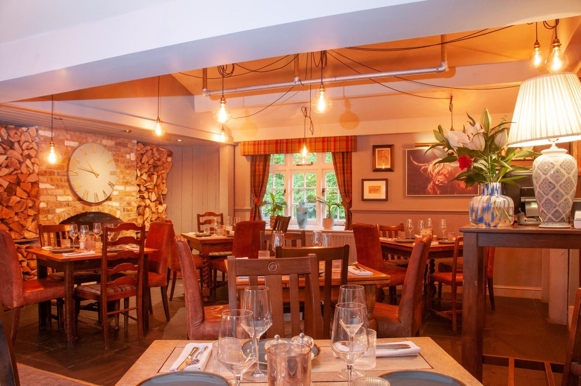 The Cowdray Arms Worth (West Sussex) Exterior foto