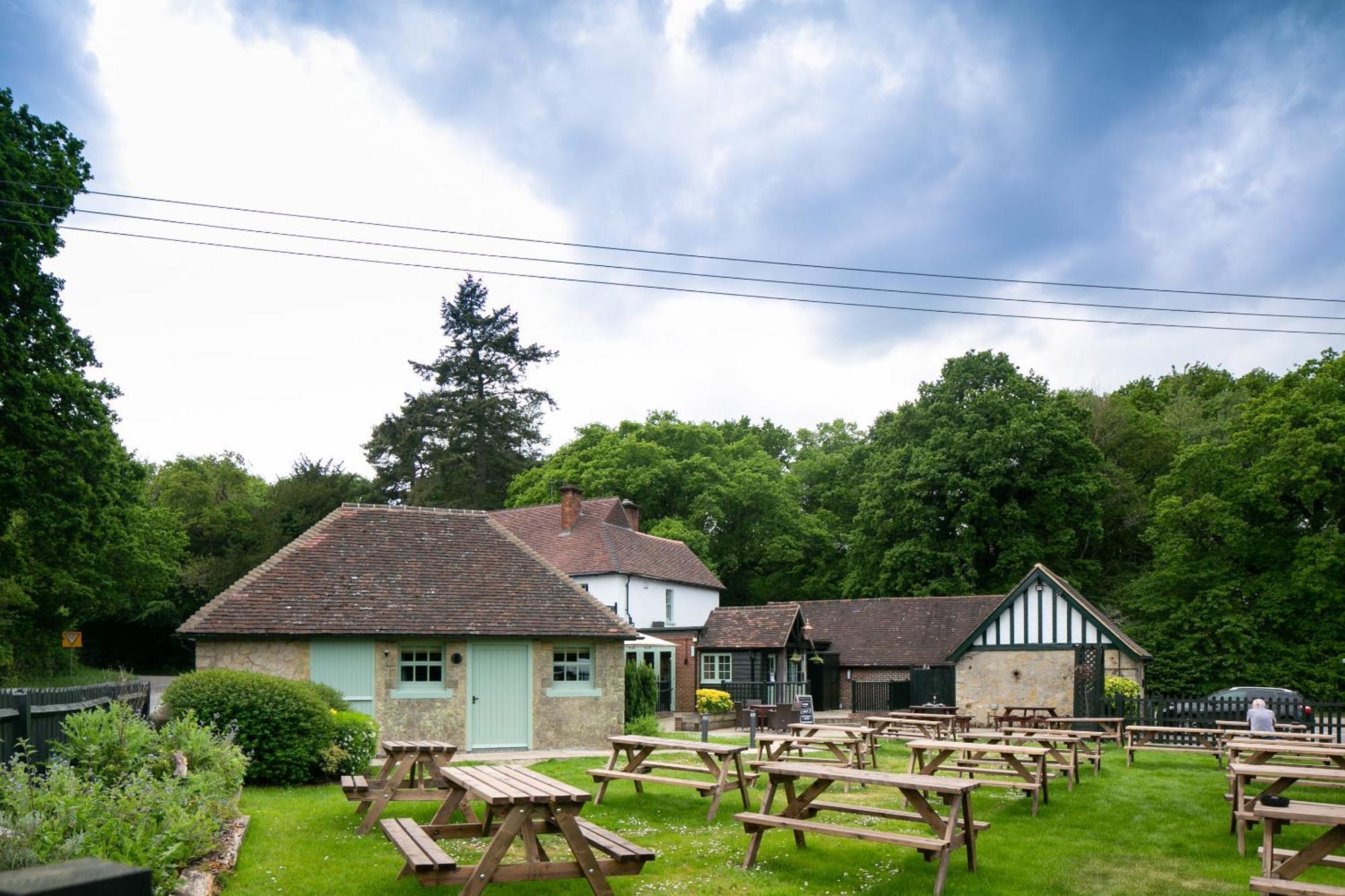 The Cowdray Arms Worth (West Sussex) Exterior foto